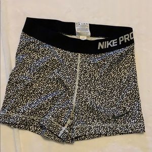 Nike Women's Pro 3'' Shorts - black & white print